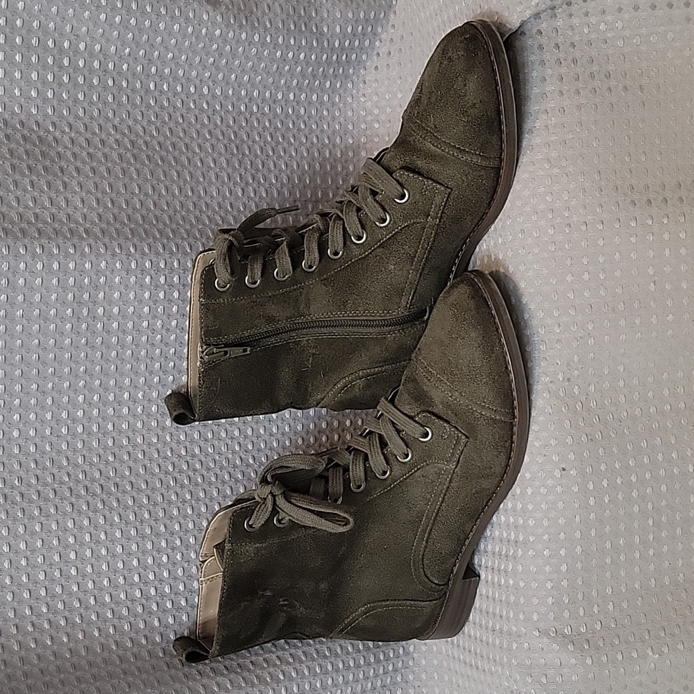 AEROSOLES Vegan Suede Lace Up Ankle Zip Bootie Size 7.5